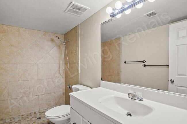Building Photo - 703 Desert Glen Dr