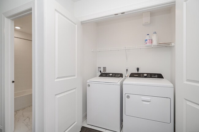 Building Photo - 8 Brentwood Cir