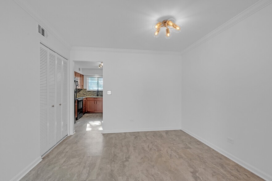 Building Photo - 900 S Plum Grove Rd