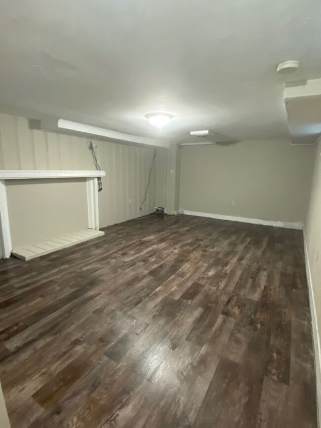 Building Photo - Large Glen Park Home