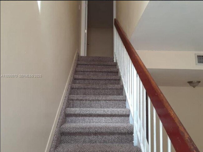 Building Photo - 5 Olive Dr