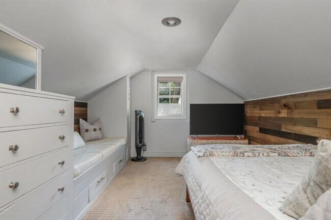 Building Photo - 168 Garland Ave