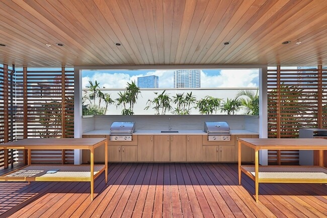 Building Photo - 2160