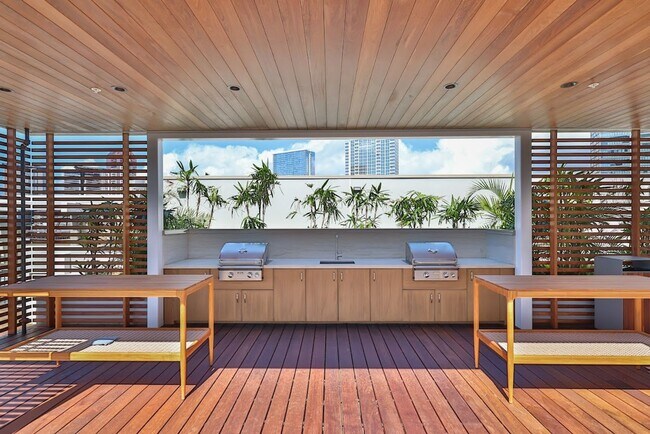 Building Photo - 2505