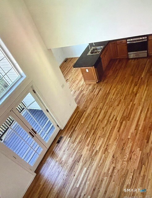 Building Photo - 40 Corinthian Ave