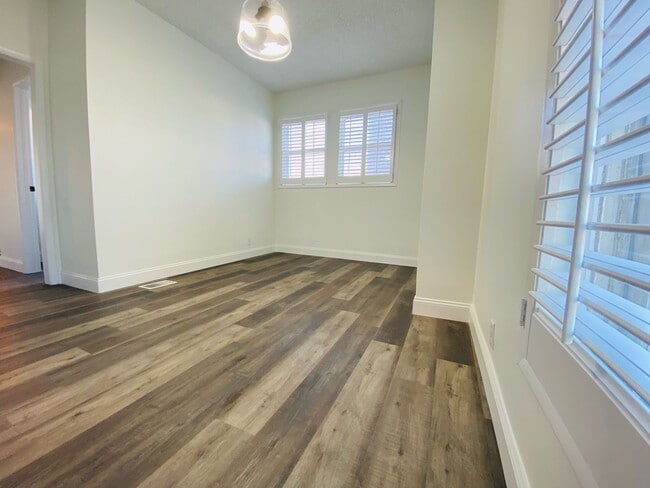 Building Photo - New Remodeled Downtown Home w/ detached carriage house, fenced back yard,