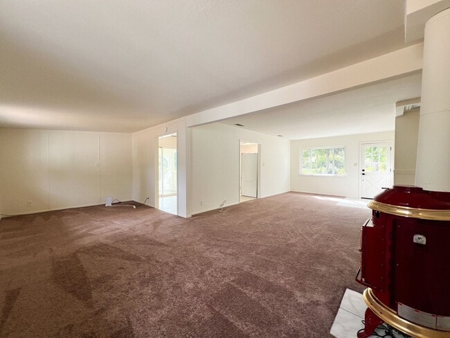 Building Photo - Three Bedroom St. Helena Home with Stunnin...