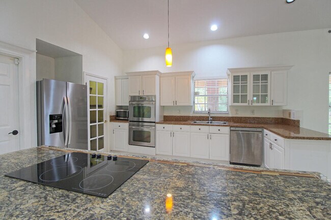 Building Photo - 10690 Barn Rd