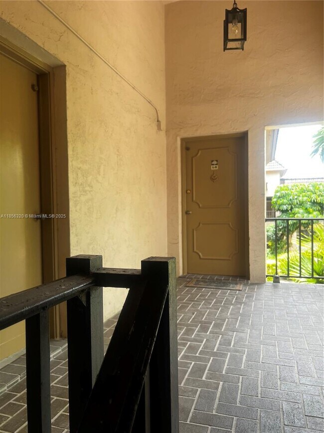Building Photo - 9402 SW 77th Ave