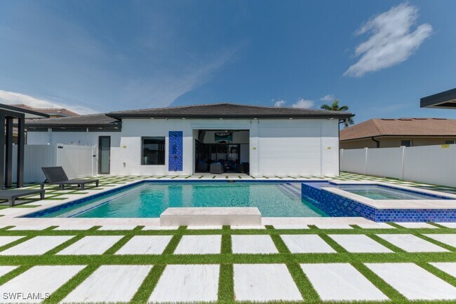 Building Photo - 4024 Chiquita Blvd S