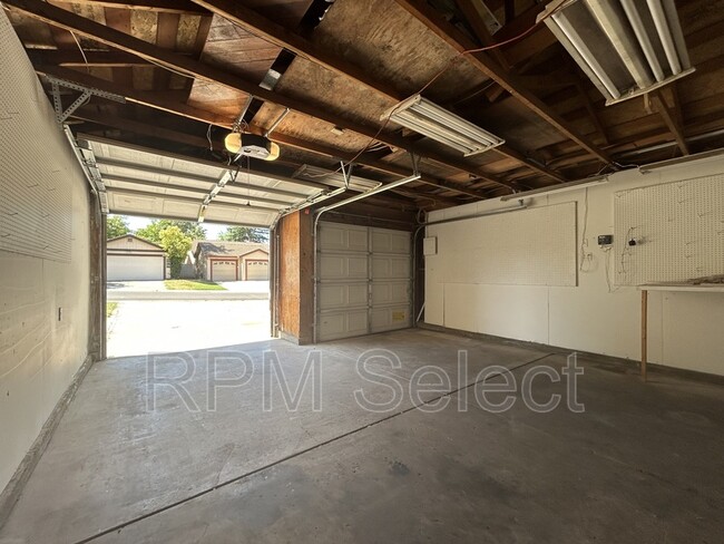 Building Photo - 8085 Forest Glen Way