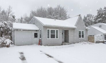 Building Photo - 712 Pickwick Dr