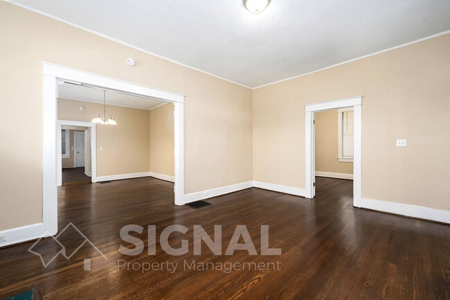 Building Photo - 512 1st St N