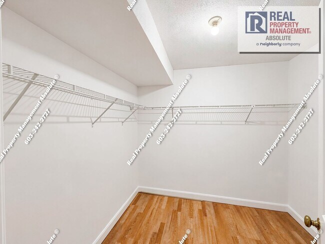 Building Photo - Spacious 2BR/2BA Condo with Garage, Balcony, Pool & Mine Falls Access