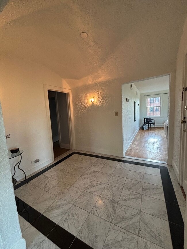 Building Photo - Vintage Beauty, Modern Living – Historic Condo Awaits!