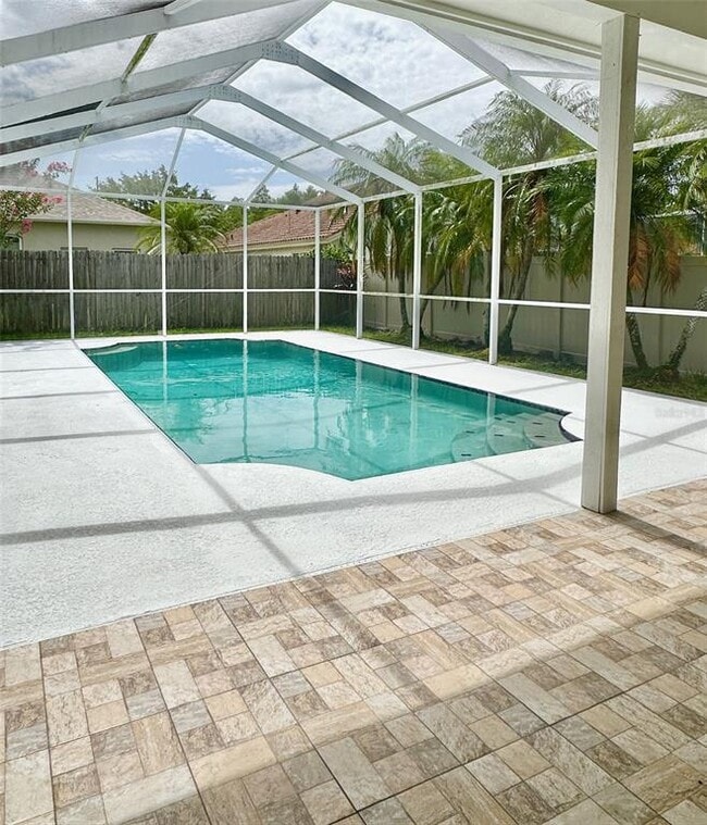 Building Photo - 12415 Seabrook Dr