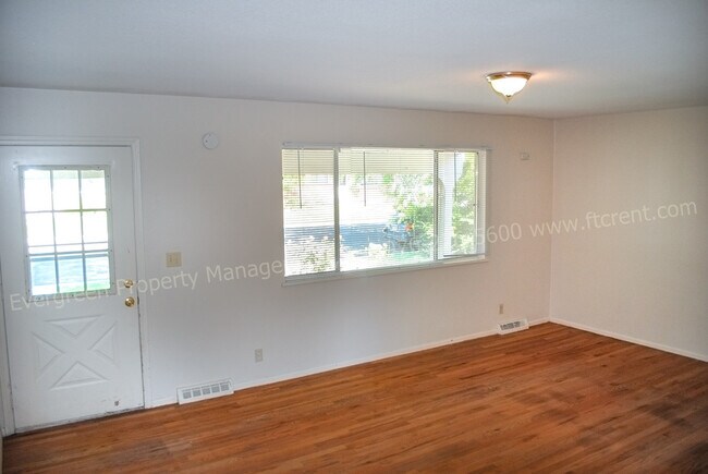 Building Photo - 1228 Southridge Dr