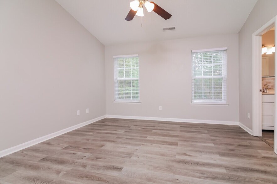 Building Photo - 4904 Silverdene St