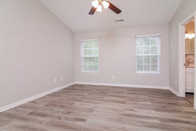 Building Photo - 4904 Silverdene St