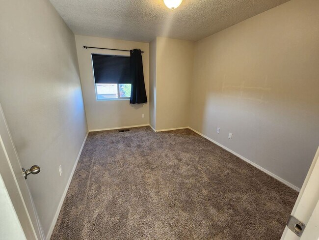 Building Photo - Amazing 3 bedroom on Westside! Coors/Ladera. Close to Petroglyphs, I-40.
