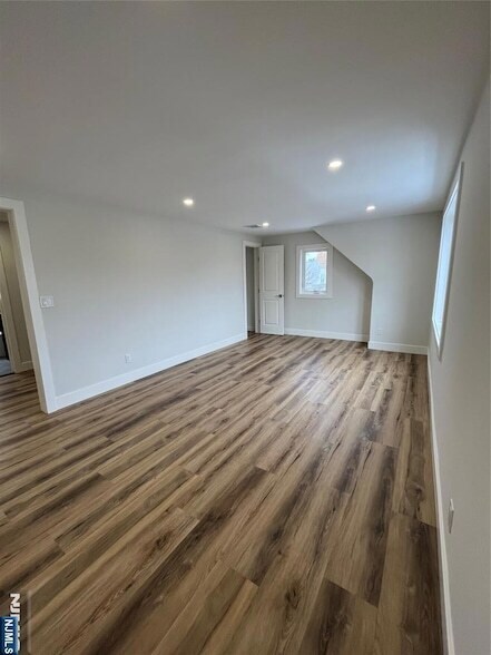 Building Photo - 17 Market St