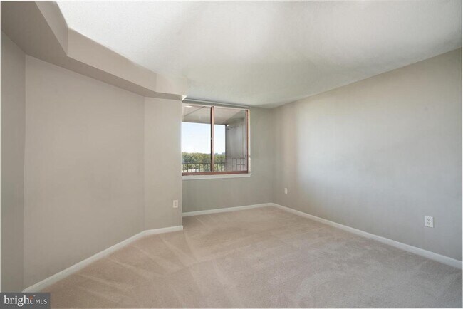 Building Photo - 10101 Grosvenor Pl