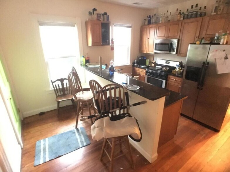 Building Photo - 8 Carmel St