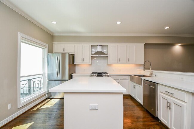 Building Photo - 1807 Elmen St