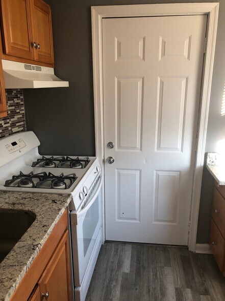 Building Photo - 4101 Fernhill Ave