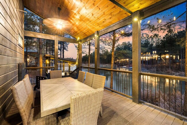 Building Photo - 222 Lost Creek Trl