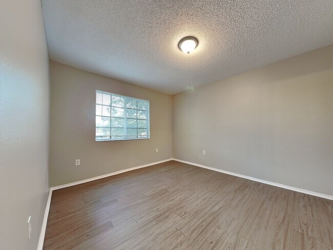 Building Photo - 774 Burlwood St