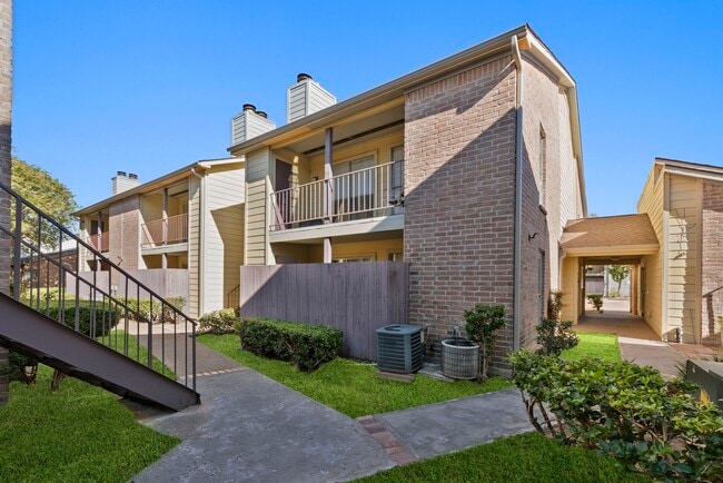 Building Photo - 9350 Country Creek St