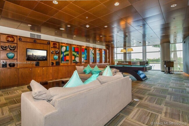 Building Photo - 2681 N Flamingo Rd