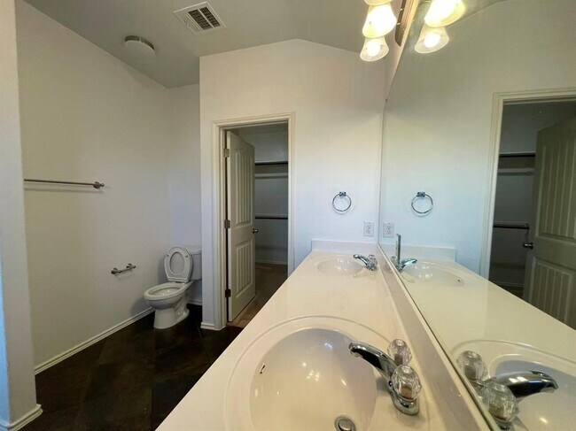 Building Photo - 457 Dragon Ridge Rd