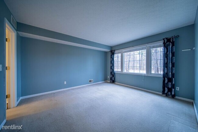 Building Photo - 6683 Courtyard Dr