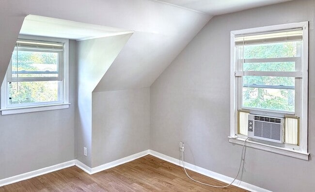 Building Photo - 312 Robinwood Ave