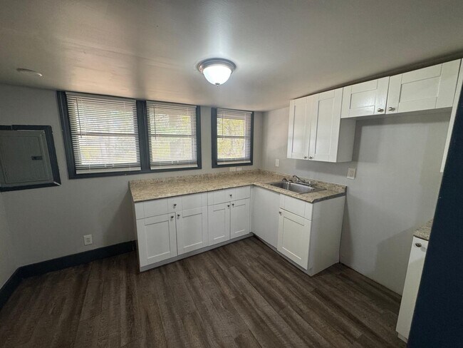 Building Photo - 19234-19235 Five Pts St