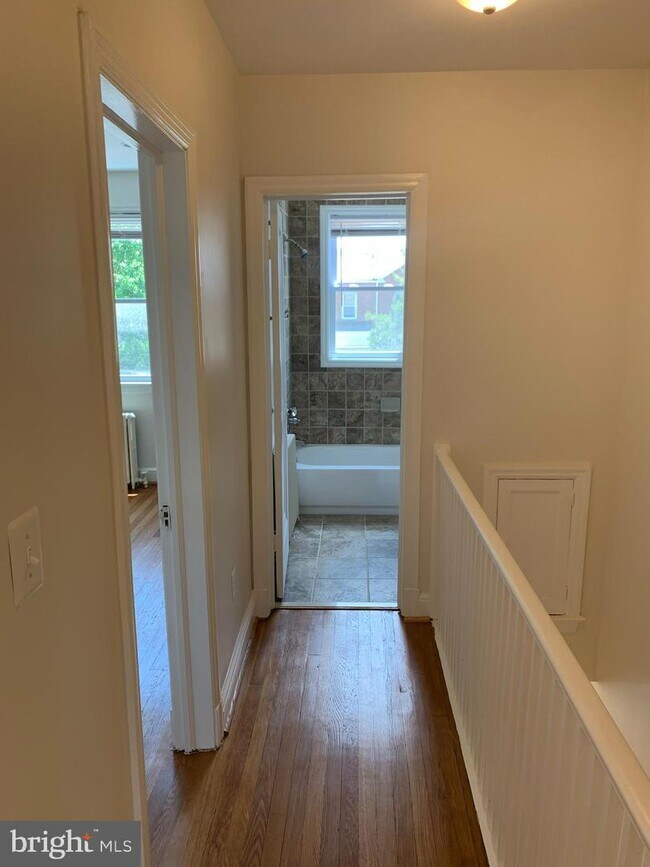 Building Photo - 1326 Holbrook St NE