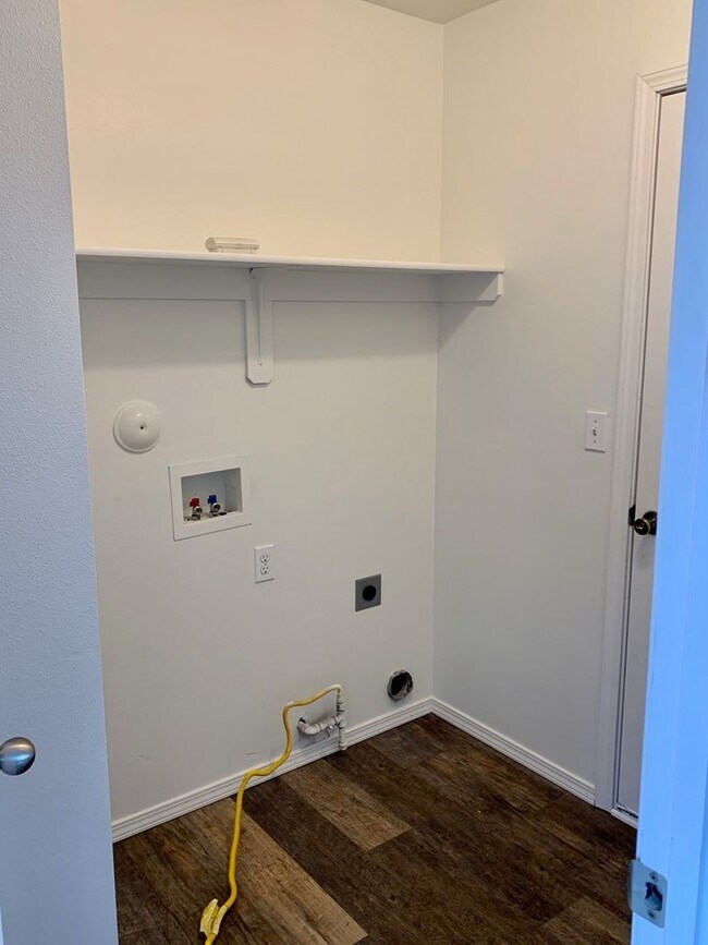 Building Photo - Beautiful 3 bedroom 2 bath home in Post Falls.