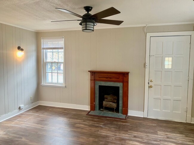 Building Photo - 4 Bedroom 2 Bath – FOR RENT!