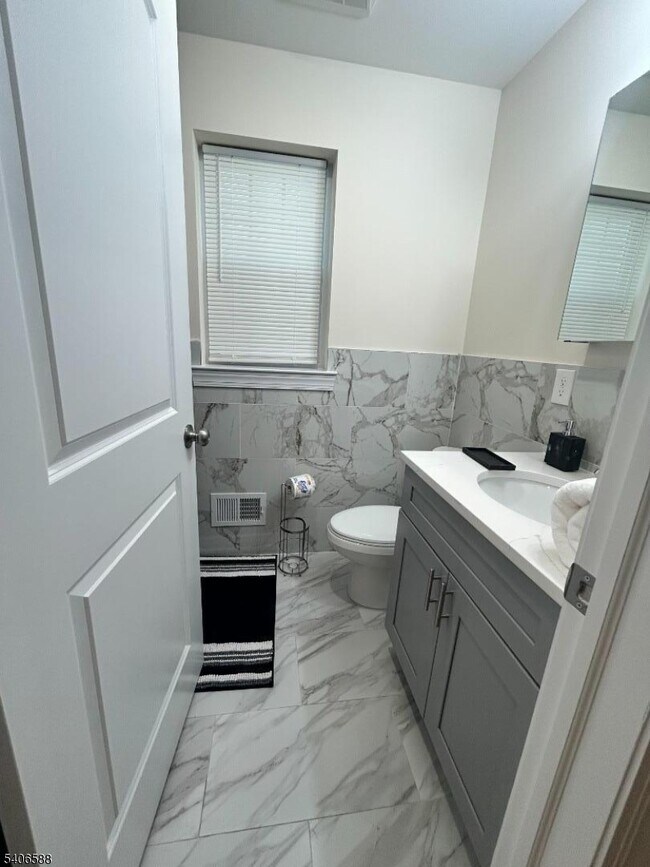 Building Photo - 337 13th Ave