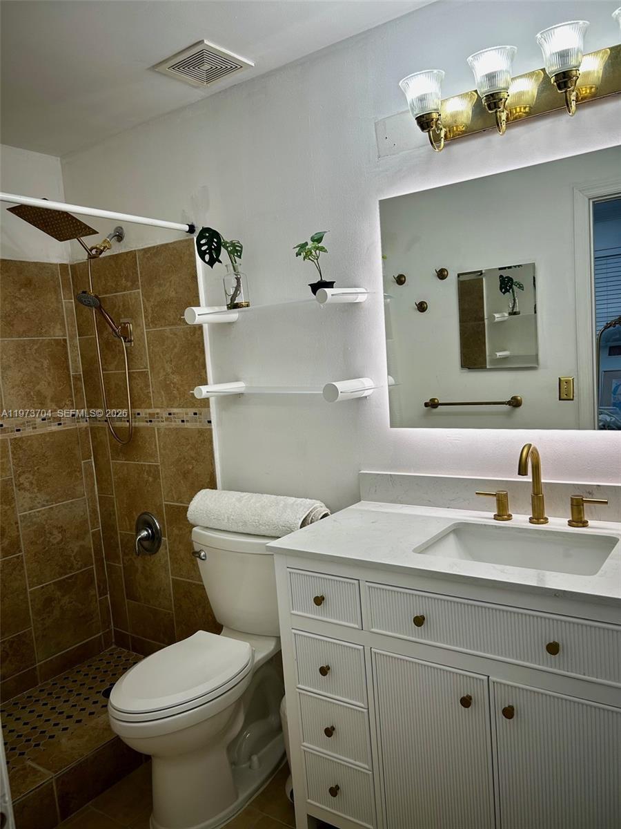 Building Photo - 1111 Sorrento Dr