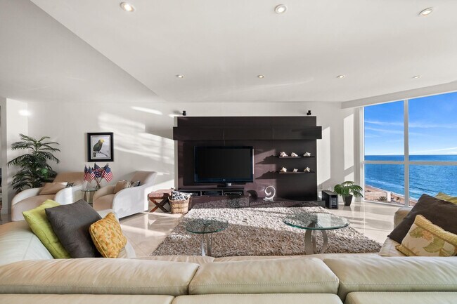 Building Photo - 101 S Fort Lauderdale Beach Blvd