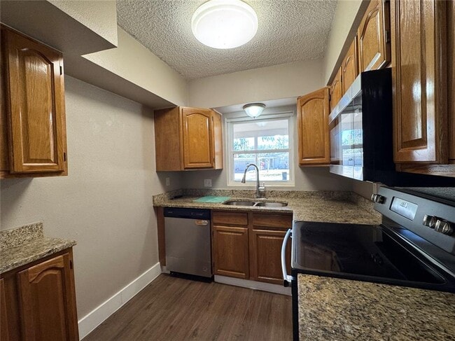 Building Photo - 310 Longwood Dr