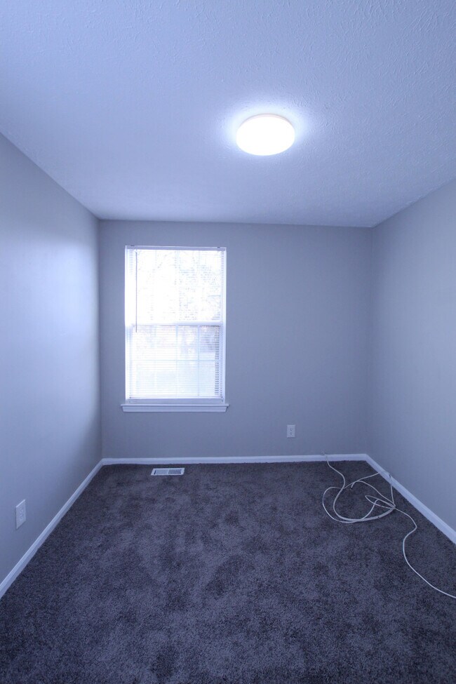 Building Photo - 52 Victoria Manor