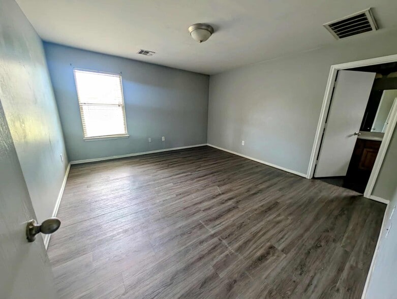 Building Photo - 7909 Chumley Ln