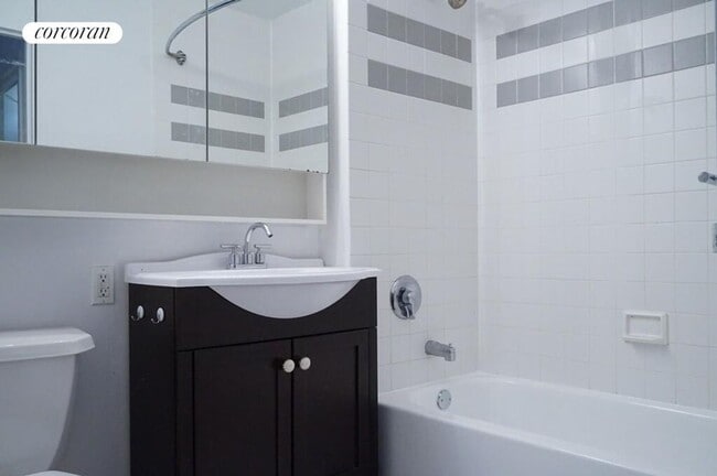 Building Photo - 225 Eighth Avenue 9D