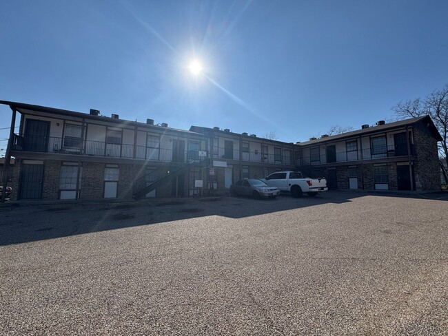 Primary Photo - 1405 N Gray St