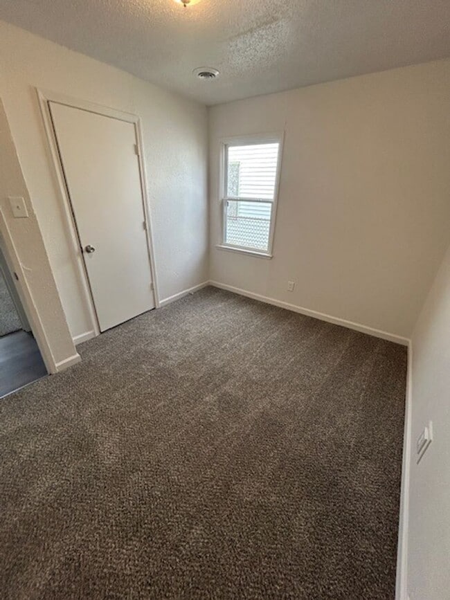 Building Photo - Beautiful 3bd/1bath