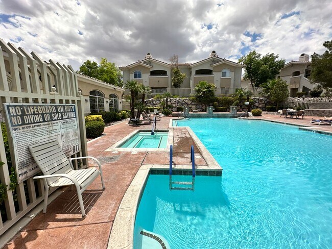 Building Photo - Summerlin Stunner!!